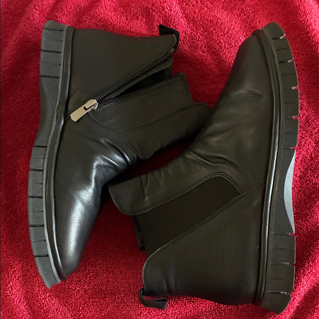 Nwot Vaqay Stylish Black Leather Boots European Size 38